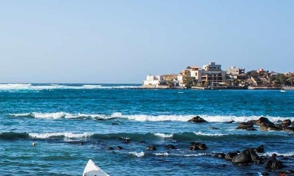 Destinations, vols et billets d’avion pas chers Clermont-Ferrand Auvergne (CFE) - Dakar Blaise Diagne (DSS) | A vol d'oiseau.fr