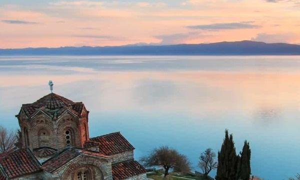 Destinations, vols et billets d’avion pas chers au départ de Clermont-Ferrand (CFE) vers la Macédoine du Nord | A vol d'oiseau.fr