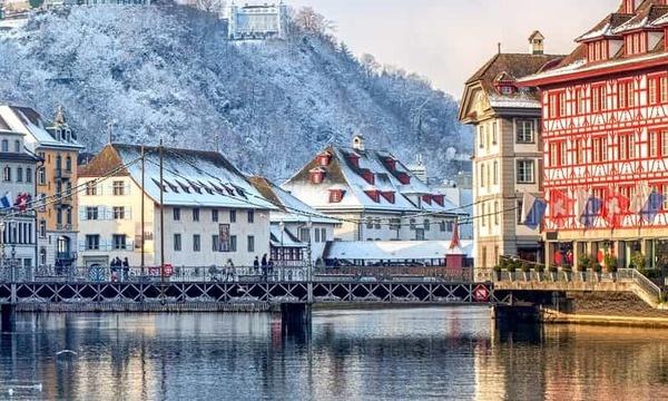 Destinations, vols et billets d’avion pas chers au départ de Clermont-Ferrand (CFE) vers la Suisse | A vol d'oiseau.fr