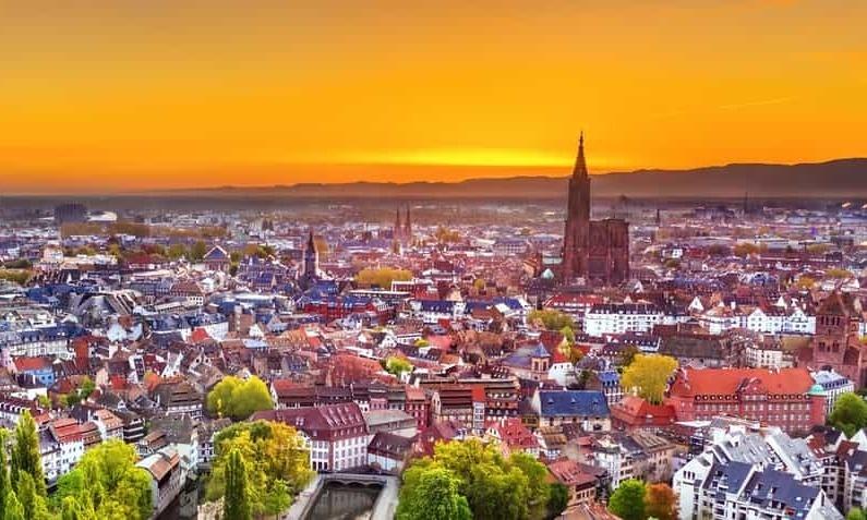 Destinations, vols et billets d’avion pas chers Lyon Saint Exupéry (LYS) - Strasbourg Entzheim (SXB) | A vol d'oiseau.fr