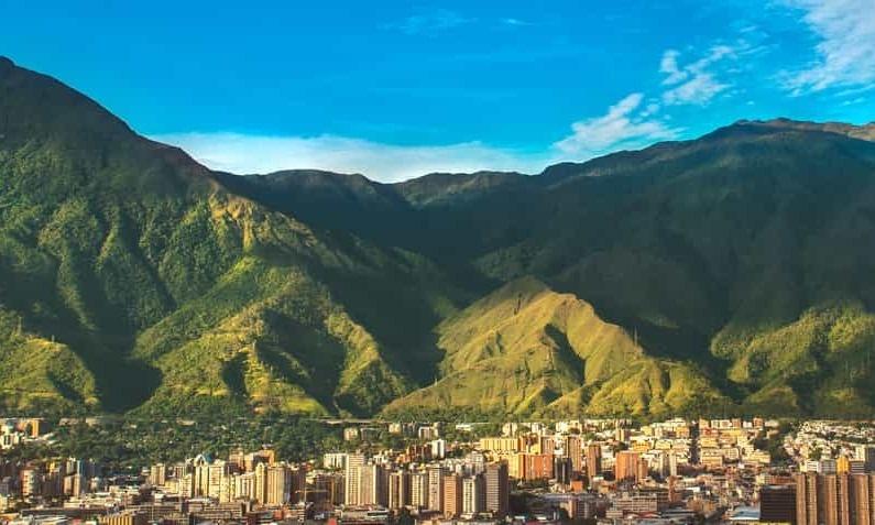 Destinations, vols et billets d’avion pas chers au départ de Calvi (CLY) vers le Vénézuela | A vol d'oiseau.fr