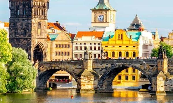 Destinations, vols et billets d’avion pas chers Calvi Sainte Catherine (CLY) - Prague Václav Havel (PRG) | A vol d'oiseau.fr