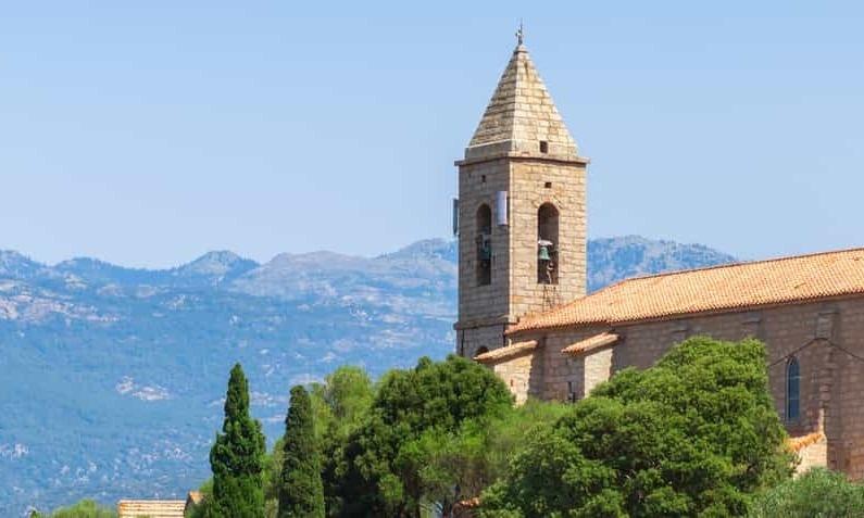 Destinations, vols et billets d’avion pas chers Paris Roissy Charles de Gaulle (CDG) - Figari Sud Corse (FSC) | A vol d'oiseau.fr
