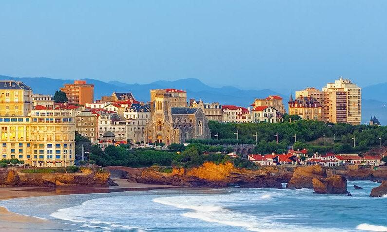 Destinations, vols et billets d’avion pas chers Paris Roissy Charles de Gaulle (CDG) - Biarritz Pays Basque (BIQ) | A vol d'oiseau.fr