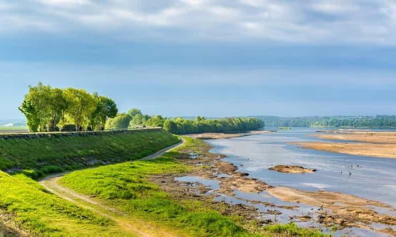 Destinations, vols et billets d’avion pas chers au départ de Paris Roissy (CDG) vers les Pays de la Loire | A vol d'oiseau.fr
