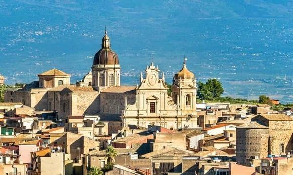Destinations, vols et billets d’avion pas chers La Rochelle Île de Ré (LRH) - Catane Fontanarossa (CTA) | A vol d'oiseau.fr