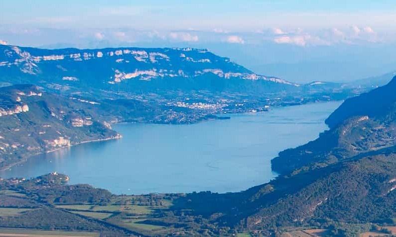 Destinations, vols et billets d’avion pas chers La Rochelle Île de Ré (LRH) - Chambéry Savoie Mont Blanc (CMF) | A vol d'oiseau.fr