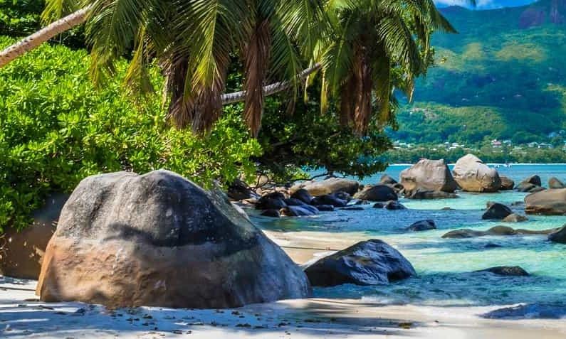 Destinations, vols et billets d’avion pas chers au départ de Bergerac (EGC) vers les Seychelles | A vol d'oiseau.fr