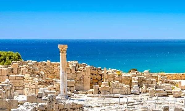 Destinations, vols et billets d’avion pas chers au départ de Bergerac (EGC) vers Chypre | A vol d'oiseau.fr