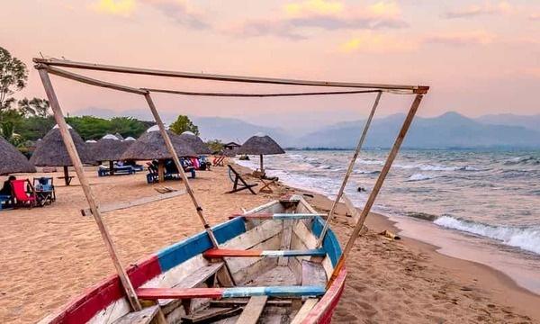 Destinations, vols et billets d’avion pas chers Biarritz Pays Basque (BIQ) - Bujumbura Melchior Ndadaye (BJM) | A vol d'oiseau.fr