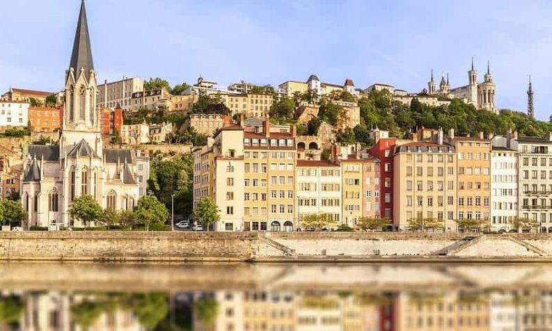 Destinations, vols et billets d’avion pas chers Biarritz Pays Basque (BIQ) - Lyon Saint Exupéry (LYS) | A vol d'oiseau.fr