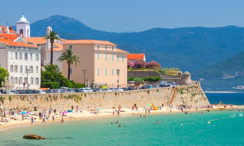 Destinations, vols et billets d’avion pas chers Biarritz Pays Basque (BIQ) - Ajaccio Napoléon Bonaparte (AJA) | A vol d'oiseau.fr