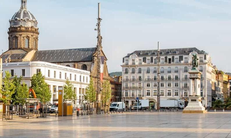 Destinations, vols et billets d’avion pas chers Nîmes Alès Camargue Cévennes (FNI) - Clermont-Ferrand Auvergne (CFE) | A vol d'oiseau.fr
