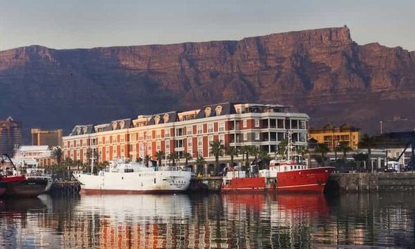 Destinations, vols et billets d’avion pas chers Béziers Cap d'Agde (BZR) - Le Cap International (CPT) | A vol d'oiseau.fr