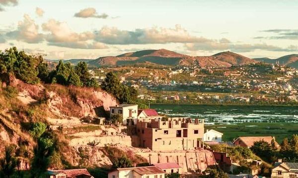 Destinations, vols et billets d’avion pas chers Perpignan Sud de France (PGF) - Antananarivo Ivato (TNR) | A vol d'oiseau.fr