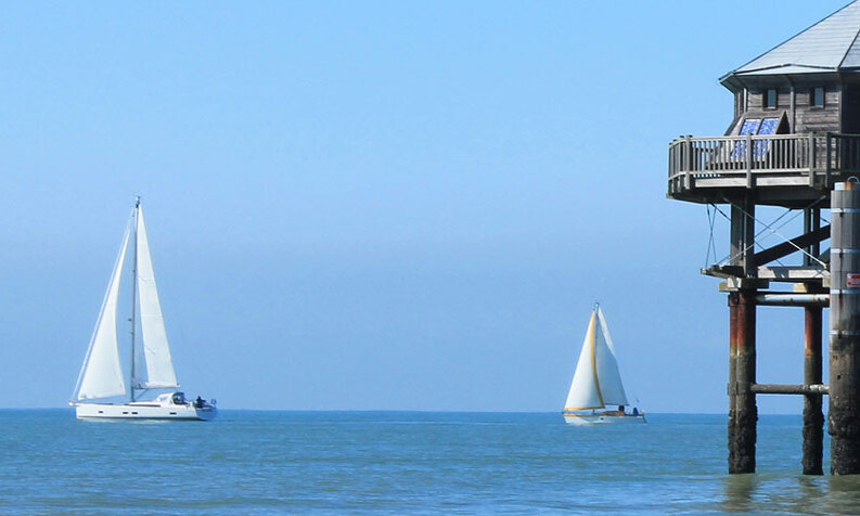 Destinations, vols et billets d’avion pas chers Nantes Atlantique (NTE) - La Rochelle Île de Ré (LRH) | A vol d'oiseau.fr