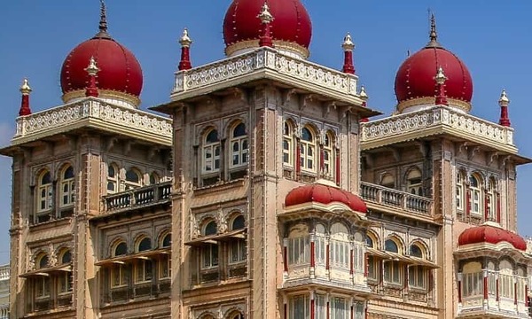 Destinations, vols et billets d’avion pas chers Nice Côte d'Azur (NCE) - Bangalore Kempegowda (BLR) | A vol d'oiseau.fr