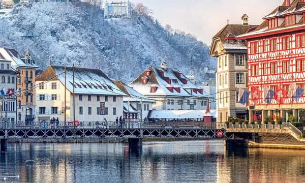 Destinations, vols et billets d’avion pas chers au départ de Marseille (MRS) vers la Suisse | A vol d'oiseau.fr